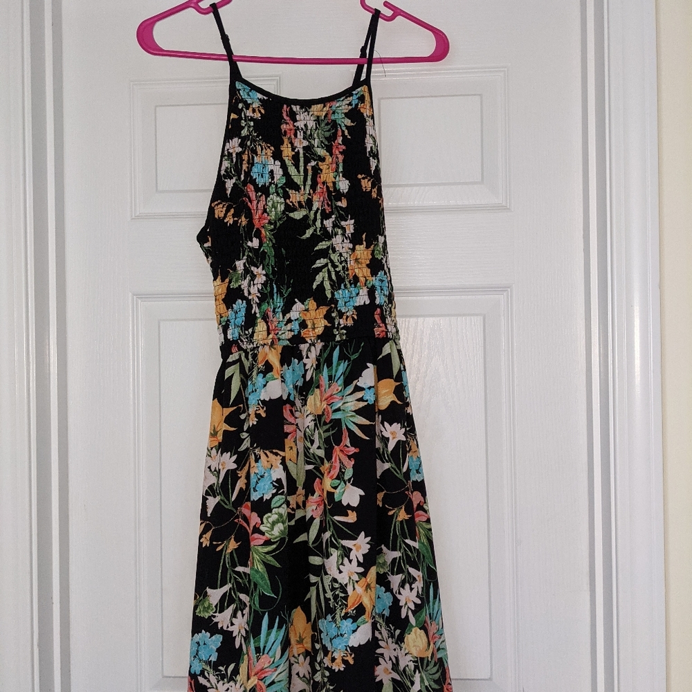 Flattering summer dress with pockets